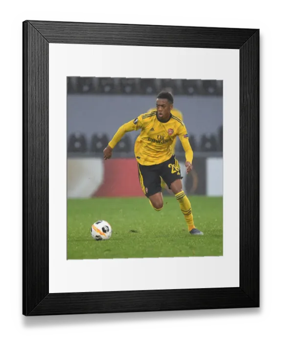 Framed Print : Arsenal's Joe Willock Shines in Europa League Clash Against Vitoria Guimaraes