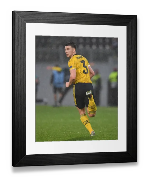 Framed Print : Arsenal's Kieran Tierney in Action during UEFA Europa League Match against Vitoria Guimaraes