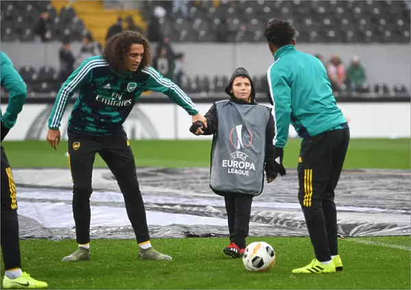 Arsenal Players Engage with Ballboy Before Vitoria Guimaraes Clash in Europa League