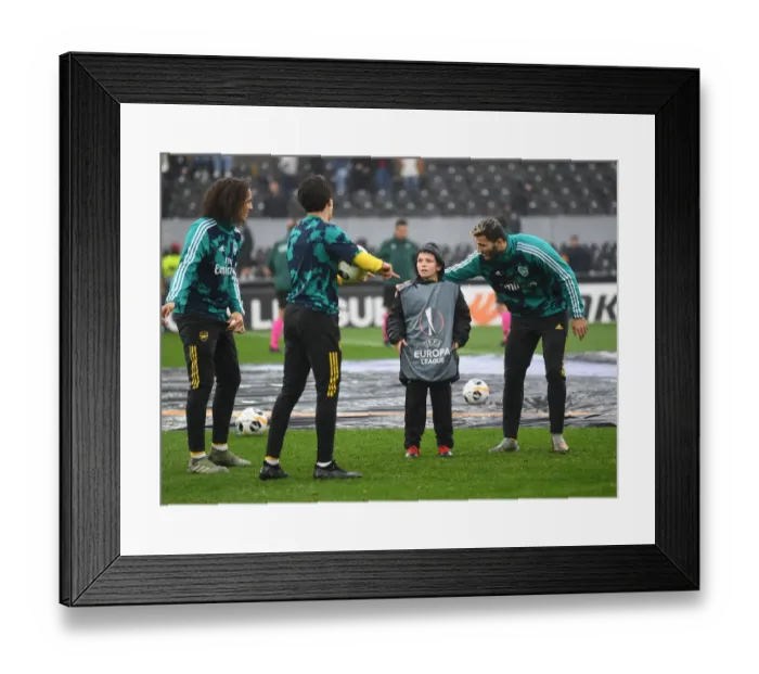 Framed Print : Arsenal Players Engage with Ballboy Ahead of Vitoria Guimaraes Clash (Vitoria SC vs Arsenal 2019-20, UEFA Europa League)