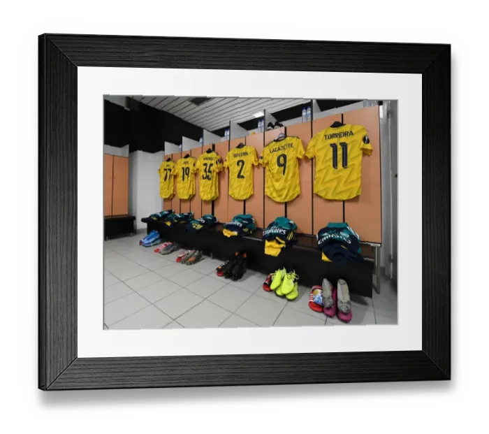 Framed Print : Arsenal FC in the Changing Room Before Vitoria Guimaraes UEFA Europa League Clash Framed Print : Arsenal FC in the Changing Room Before Vitoria Guimaraes UEFA Europa League Clash