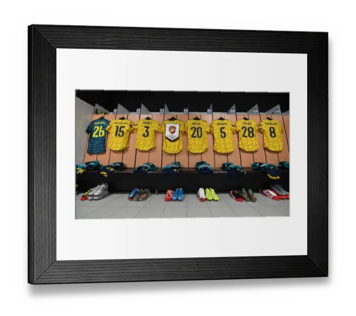 Framed Print : Arsenal FC: United in the Huddle - Preparing for Battle against Vitoria Guimaraes in the Europa League
