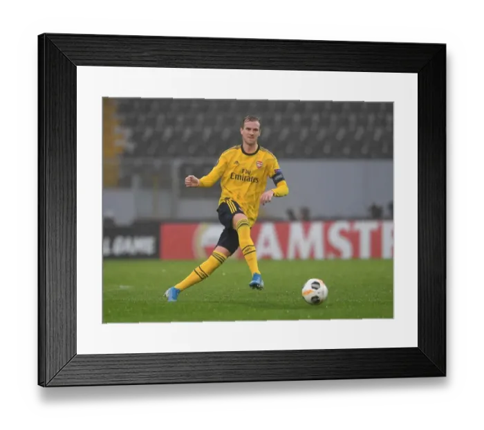 Framed Print : Rob Holding in Action: Arsenal's Europa League Clash against Vitoria Guimaraes