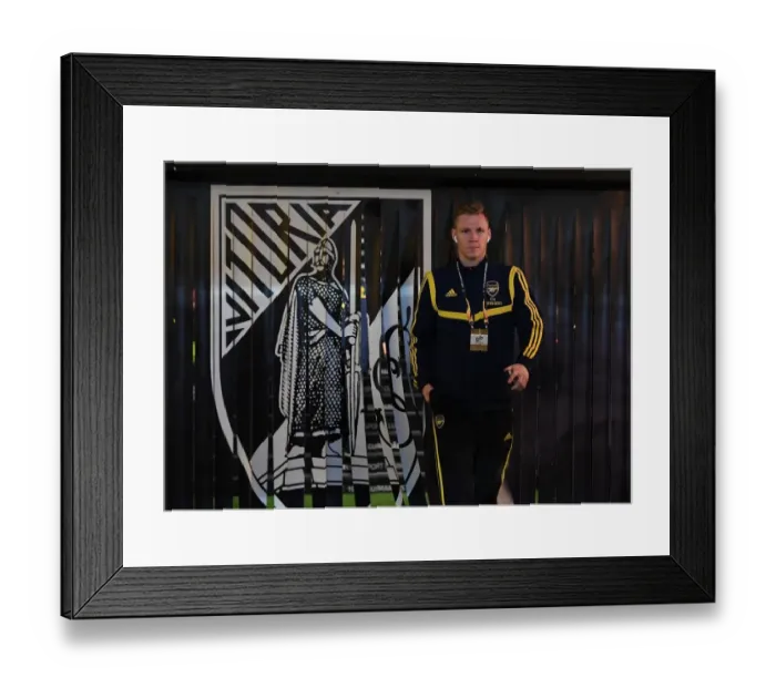 Framed Print : Arsenal's Bernd Leno Prepares for Vitoria Guimaraes Showdown in Europa League Group F