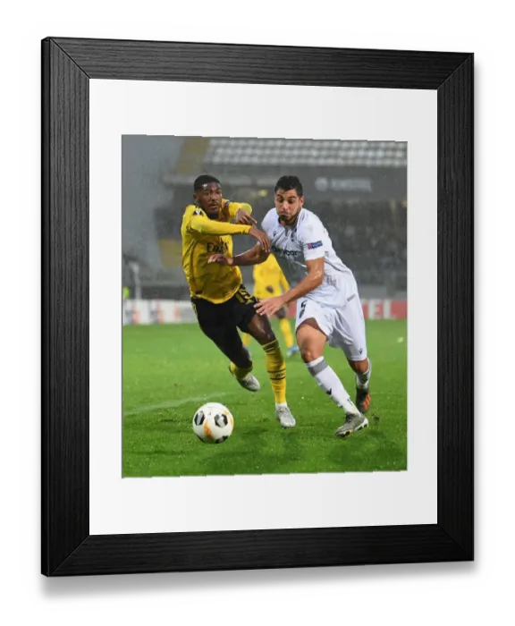 Framed Print : Arsenal's Ainsley Maitland-Niles Faces Off Against Vitoria Guimaraes Rafa Soares in Europa League Clash Framed Print : Arsenal's Ainsley Maitland-Niles Faces Off Against Vitoria Guimaraes Rafa Soares in Europa League Clash