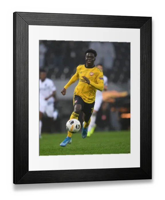 Framed Print : Bukayo Saka in Action: Arsenal vs Vitoria Guimaraes, UEFA Europa League 2019-20