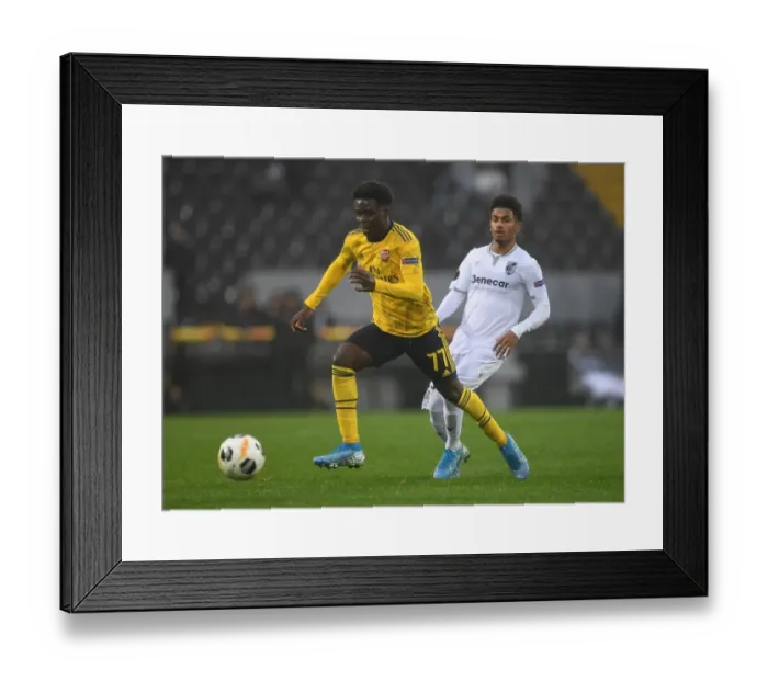 Framed Print : Bukayo Saka Faces Off Against Marcus Edwards: Vitoria Guimaraes vs. Arsenal, UEFA Europa League 2019-20