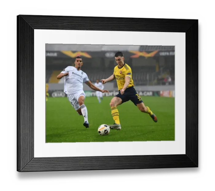 Framed Print : Arsenal's Kieran Tierney Faces Off Against Vitoria Guimaraes in Europa League Clash