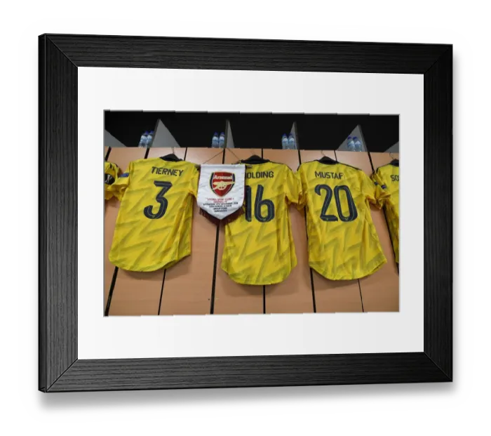 Framed Print : Arsenal's Rob Holding Displays Europa League Pennant Before Vitoria Guimaraes Match Framed Print : Arsenal's Rob Holding Displays Europa League Pennant Before Vitoria Guimaraes Match