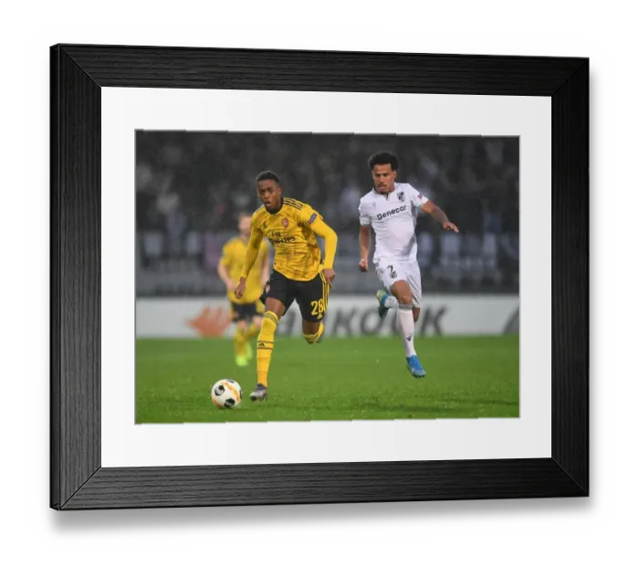 Framed Print : Joe Willock Clashes with Lucas Evangelista in Arsenal's Europa League Battle against Vitoria Guimaraes Framed Print : Joe Willock Clashes with Lucas Evangelista in Arsenal's Europa League Battle against Vitoria Guimaraes