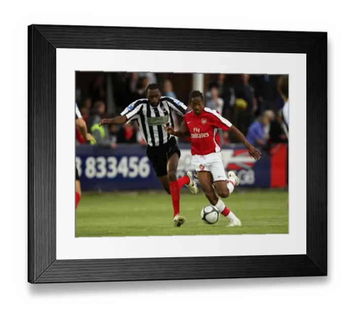 Framed Print : Sanchez Watt (Arsenal) Jamal Fyfield (Maidenhead). Maidenhead 1: 7 Arsenal