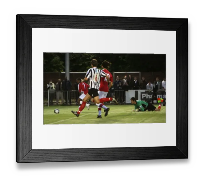 Framed Print : Sanchez Watt rounds Chris Tardiff (Maidenhead) to score Arsenals 2nd goal