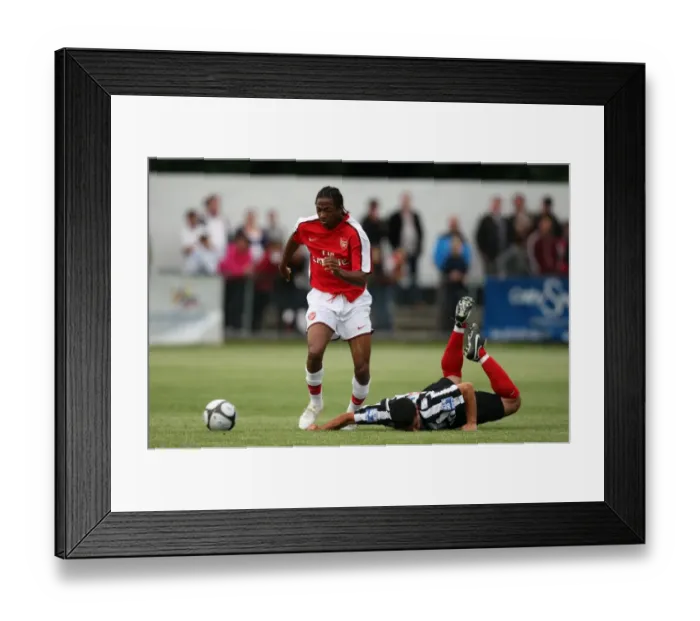 Framed Print : Sanchez Watt vs. Nevin Saroya: Arsenal's Pre-Season Victory (7-1) at Maidenhead, 2009 Framed Print : Sanchez Watt vs. Nevin Saroya: Arsenal's Pre-Season Victory (7-1) at Maidenhead, 2009