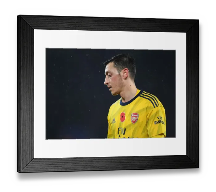 Framed Print : Mesut Ozil in Action: Premier League Showdown - Leicester City vs. Arsenal (2019-20) Framed Print : Mesut Ozil in Action: Premier League Showdown - Leicester City vs. Arsenal (2019-20)