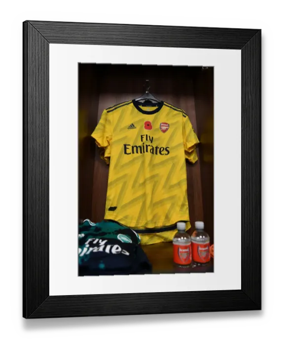 Framed Print : Arsenal's Poppy-Emblazoned Jerseys Before Leicester City Clash (2019-20 Premier League)