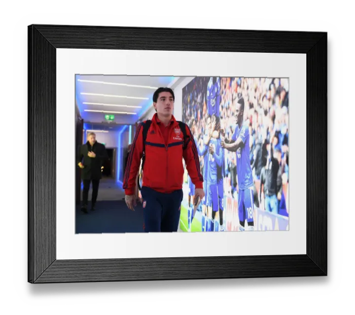 Framed Print : Hector Bellerin: Arsenal's Ready Stance at Leicester City's The King Power Stadium (Premier League 2019-20) Framed Print : Hector Bellerin: Arsenal's Ready Stance at Leicester City's The King Power Stadium (Premier League 2019-20)