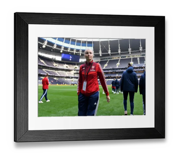 Framed Print : Arsenal's Leah Williamson Gears Up for Tottenham Hotspur Showdown in FA WSL Clash