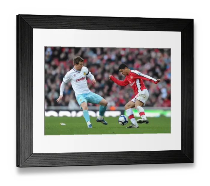 Framed Print : Denilson (Arsenal) Wade Elliott (Burnley). Arsenal 3: 1 Burnley, Barclays Premier League Framed Print : Denilson (Arsenal) Wade Elliott (Burnley). Arsenal 3: 1 Burnley, Barclays Premier League