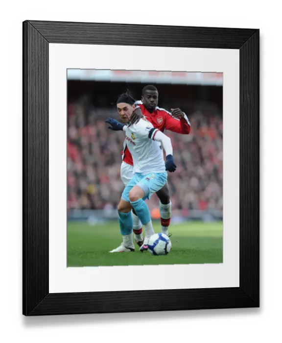 Framed Print : Emmanuel Eboue (Arsenal) Chris Eagles (Burnley). Arsenal 3: 1 Burnley, Barclays Premier League Framed Print : Emmanuel Eboue (Arsenal) Chris Eagles (Burnley). Arsenal 3: 1 Burnley, Barclays Premier League