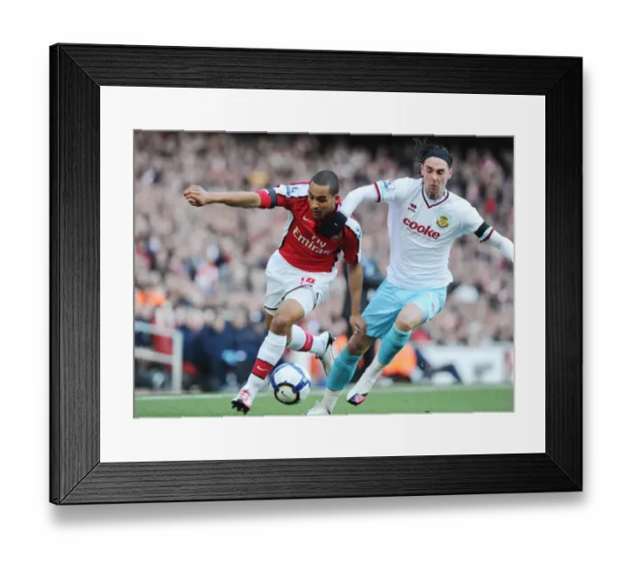 Framed Print : Theo Walcott (Arsenal) Chris Eagles (Burnley). Arsenal 3: 1 Burnley, Barclays Premier League Framed Print : Theo Walcott (Arsenal) Chris Eagles (Burnley). Arsenal 3: 1 Burnley, Barclays Premier League