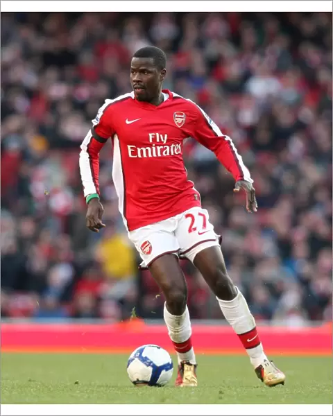 Emmanuel Eboue (Arsenal). Arsenal 3: 1 Burnley. Barclays Premier League