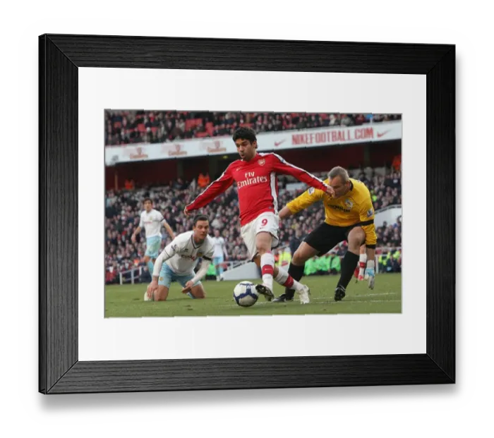 Framed Print : Eduardo (Arsenal) Brian Jensen and Daniel Fox (Burnley). Arsenal 3: 1 Burnley
