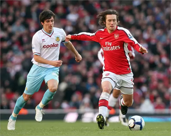 Tomas Rosicky (Arsenal) Jack Cork (Burnley). Arsenal 3: 1 Burnley. Barclays Premier League