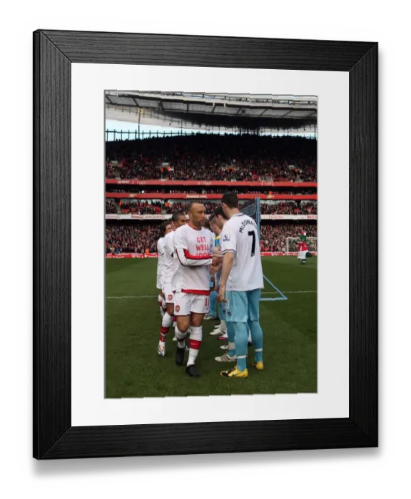 Framed Print : Mikael Silvestre (Arsenal) shakes hands with Kevin McDonald (Burnley). Arsenal 3