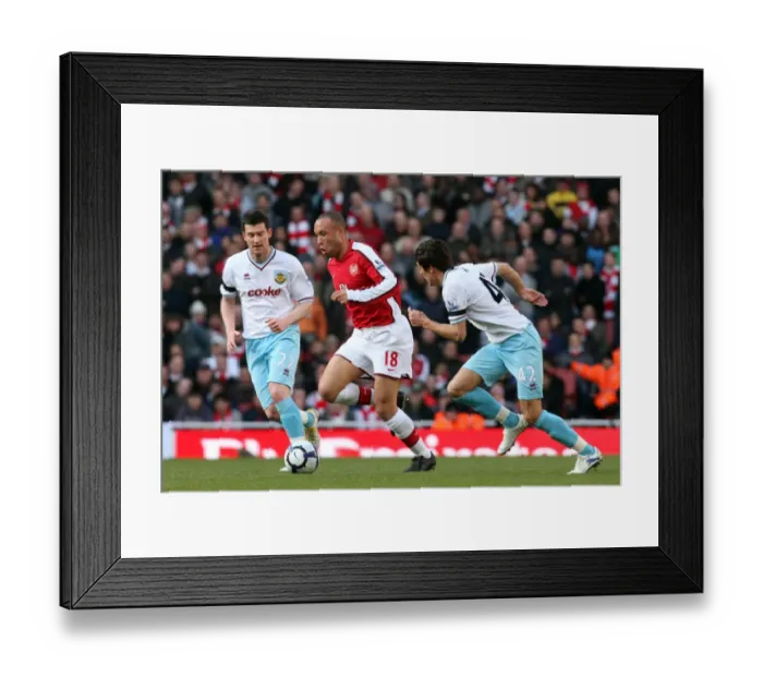 Framed Print : Mikael Silvestre (Arsenal) David Nugent and Jack Cork (Burnley). Arsenal 3: 1 Burnley