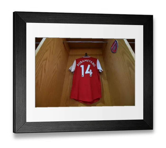 Framed Print : Arsenal FC v Southampton FC - Premier League