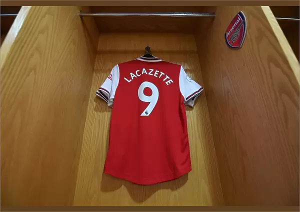 Arsenal's Lacazette Prepares for Southampton Clash in Emirates Stadium