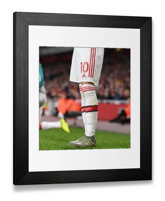 Framed Print : Arsenal's Ozil Shines in Showdown: Arsenal vs. Southampton (November 2019)