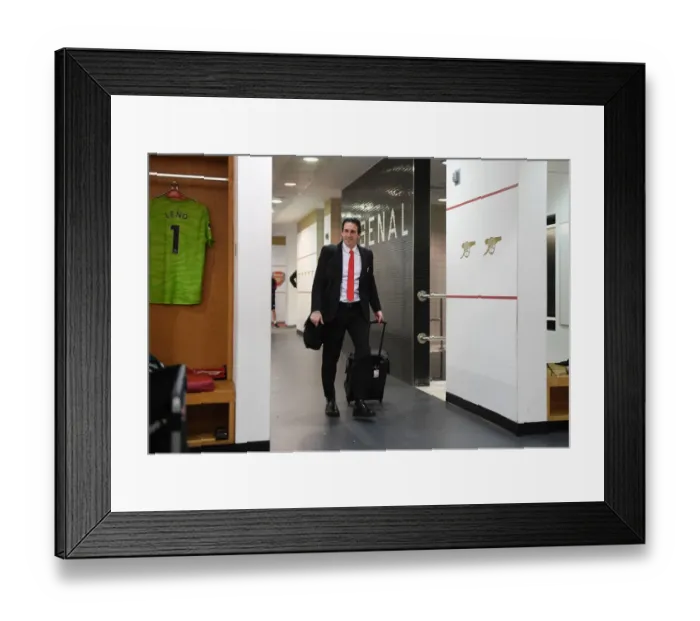 Framed Print : Unai Emery in Arsenal Changing Room Before Arsenal v Southampton, Premier League 2019-20