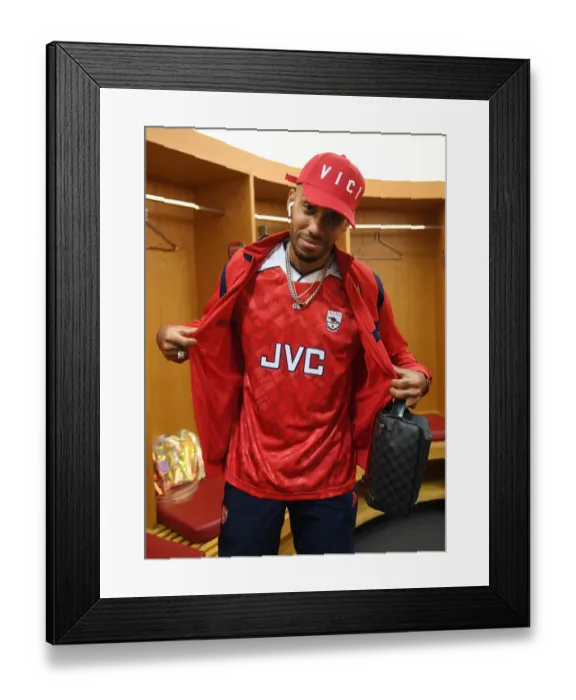 Framed Print : Arsenal's Pierre-Emerick Aubameyang in the Changing Room Before Arsenal v Southampton (2019-20) Framed Print : Arsenal's Pierre-Emerick Aubameyang in the Changing Room Before Arsenal v Southampton (2019-20)