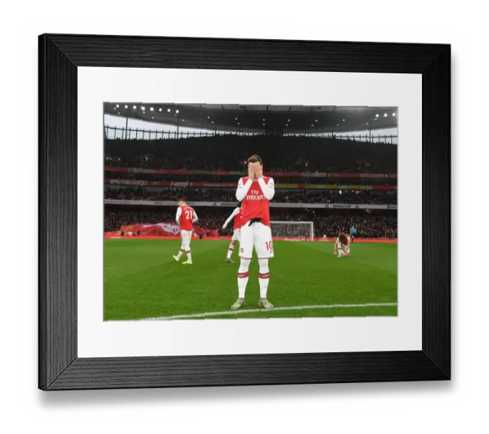 Framed Print : Mesut Ozil's Pre-Match Focus: Arsenal vs Southampton (Premier League 2019-20) Framed Print : Mesut Ozil's Pre-Match Focus: Arsenal vs Southampton (Premier League 2019-20)