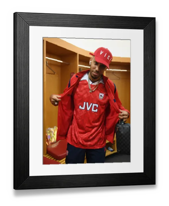 Framed Print : Arsenal's Aubameyang in the Changing Room Before Arsenal v Southampton (2019-20) Framed Print : Arsenal's Aubameyang in the Changing Room Before Arsenal v Southampton (2019-20)