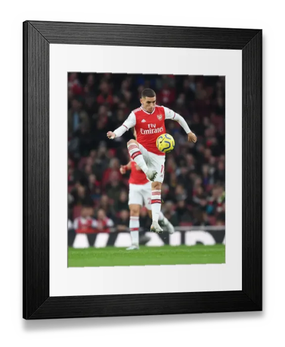 Framed Print : Arsenal's Torreira in Action Against Southampton in Premier League Showdown Framed Print : Arsenal's Torreira in Action Against Southampton in Premier League Showdown