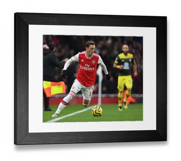 Framed Print : Mesut Ozil's Brilliant Performance: Arsenal's Victory Against Southampton (November 2019)