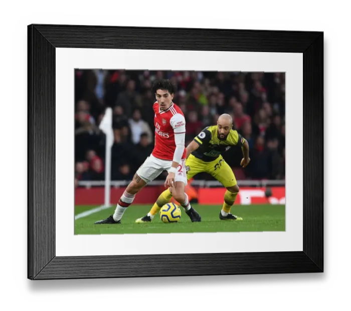 Framed Print : Arsenal's Bellerin Outmaneuvers Southampton's Redmond in Premier League Clash Framed Print : Arsenal's Bellerin Outmaneuvers Southampton's Redmond in Premier League Clash