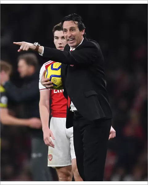 United in Focus: Emery and Tierney's Intense Conversation at Arsenal's Emirates Stadium