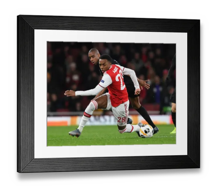 Framed Print : Joe Willock's Thrilling Goal: Arsenal Edge Past Eintracht Frankfurt in Europa League Battle