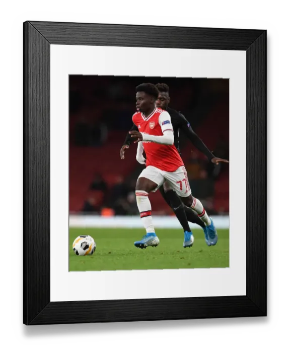 Framed Print : Arsenal's Bukayo Saka in Action against Eintracht Frankfurt in UEFA Europa League Framed Print : Arsenal's Bukayo Saka in Action against Eintracht Frankfurt in UEFA Europa League