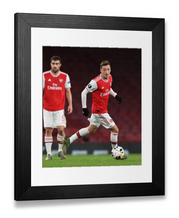 Framed Print : Arsenal vs Eintracht Frankfurt: Mesut Ozil in Action - UEFA Europa League 2019-20 Framed Print : Arsenal vs Eintracht Frankfurt: Mesut Ozil in Action - UEFA Europa League 2019-20