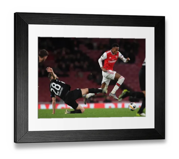 Framed Print : Joe Willock (Arsenal) Dominik Kohr (Eintracht)