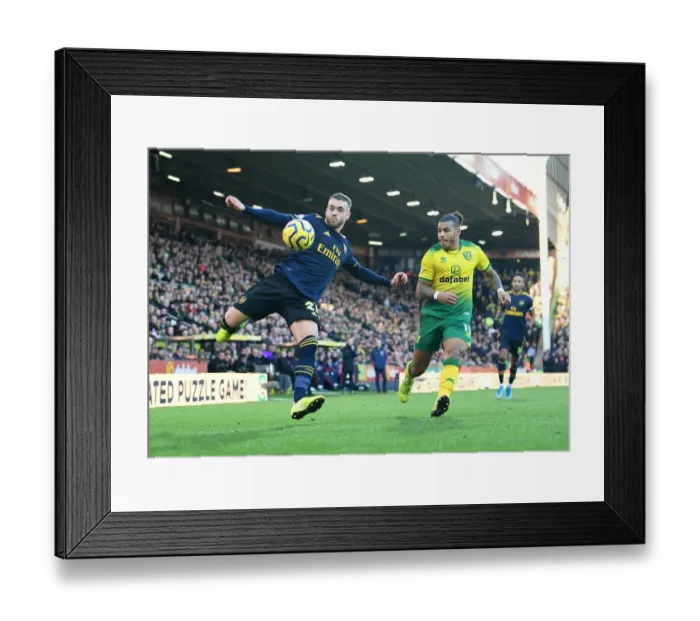 Framed Print : Arsenal's Calum Chambers Faces Pressure from Norwich's Onel Hernandez During Premier League Clash Framed Print : Arsenal's Calum Chambers Faces Pressure from Norwich's Onel Hernandez During Premier League Clash