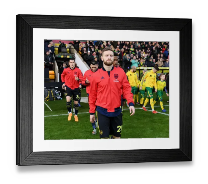 Framed Print : Arsenal's Shkodran Mustafi Prepares for Norwich City Clash (Premier League 2019-20)
