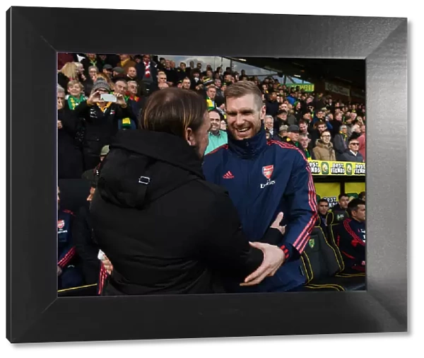 Norwich City vs Arsenal: Pre-Match Greeting Between Per Mertesacker and Daniel Farke