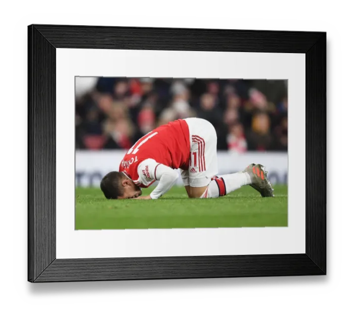 Framed Print : Arsenal vs Brighton: Torreira in Action - Premier League 2019-20 Framed Print : Arsenal vs Brighton: Torreira in Action - Premier League 2019-20