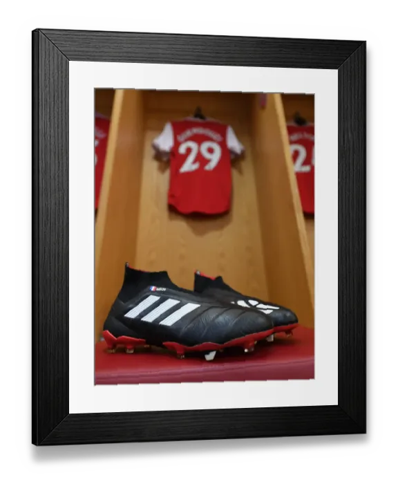 Framed Print : Arsenal FC: Matteo Guendouzi's Pre-Match Routine vs Brighton & Hove Albion (2019-20) Framed Print : Arsenal FC: Matteo Guendouzi's Pre-Match Routine vs Brighton & Hove Albion (2019-20)