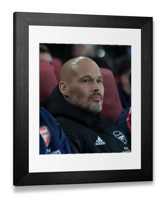 Framed Print : Freddie Ljungberg Leads Arsenal Against Brighton & Hove Albion in Premier League Clash